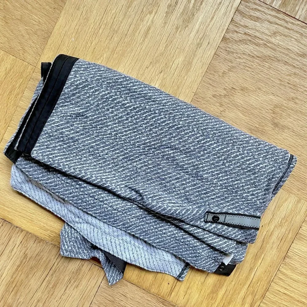 Lululemon Vinyasa Wrap, Hazy Heather/Heathered White/Heathered Black/Black, EUC